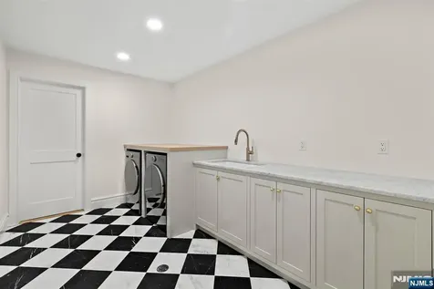 780 Frederick Court Wyckoff NJ 07481