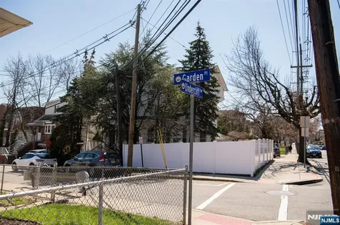 46 Garden Place Edgewater NJ 07020