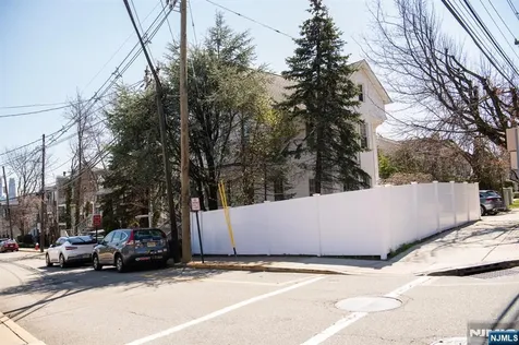 46 Garden Place Edgewater NJ 07020