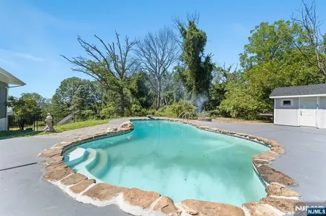 2 Rossi Drive Clinton Twp NJ 08809