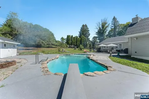 2 Rossi Drive Clinton Twp NJ 08809