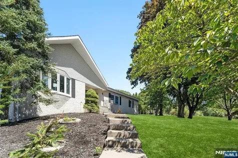 2 Rossi Drive Clinton Twp NJ 08809
