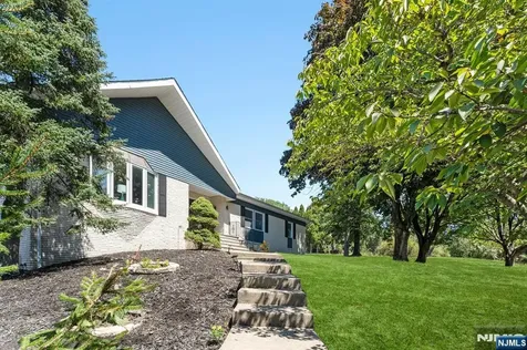 2 Rossi Drive Clinton Twp NJ 08809