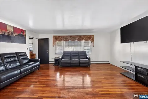 241 Halsted Street East Orange NJ 07018