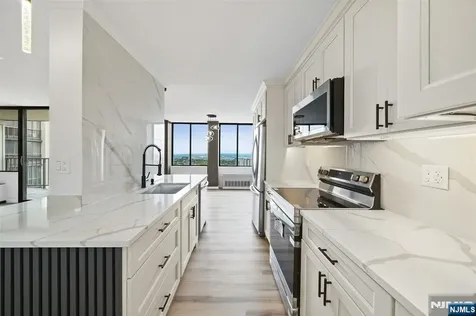300 Winston Drive Cliffside Park NJ 07010