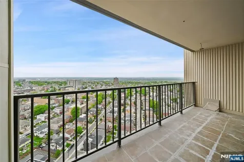 300 Winston Drive Cliffside Park NJ 07010