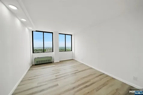 300 Winston Drive Cliffside Park NJ 07010