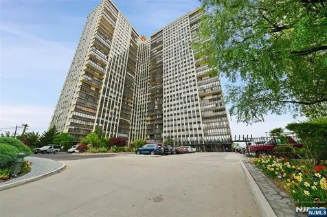 300 Winston Drive Cliffside Park NJ 07010