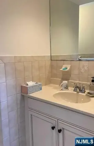 180 Myrtle Avenue Fort Lee NJ 07024
