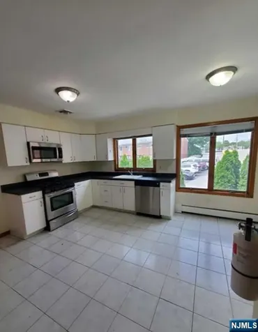 180 Myrtle Avenue Fort Lee NJ 07024