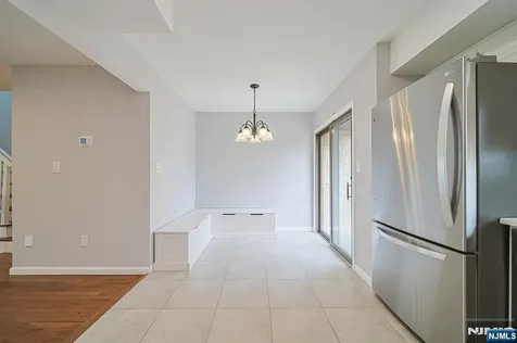 18 Veterans Way Edgewater NJ 07020