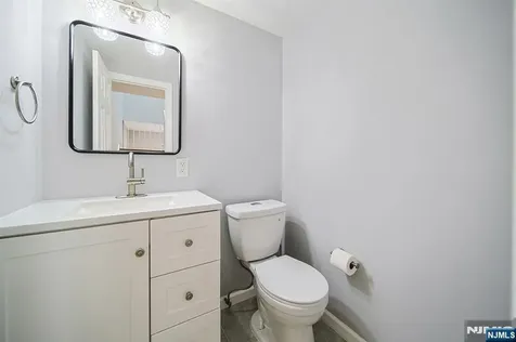 18 Veterans Way Edgewater NJ 07020