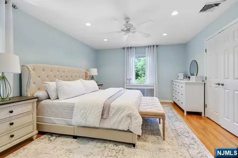 204 Deerfield Lane Franklin Lakes NJ 07417