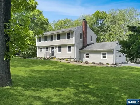 204 Deerfield Lane Franklin Lakes NJ 07417