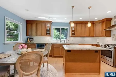 204 Deerfield Lane Franklin Lakes NJ 07417