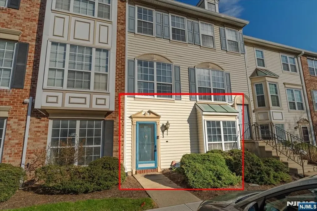 28 Boston Court Newark NJ 07103