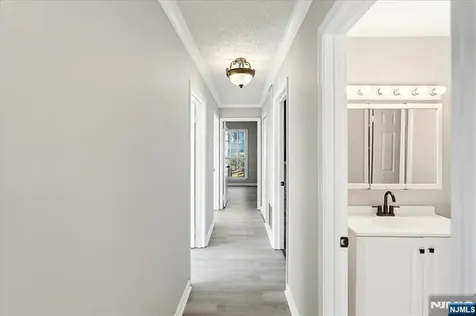 28 Boston Court Newark NJ 07103