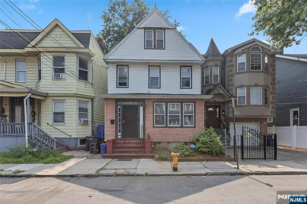 42 Mead Street Newark NJ 07106