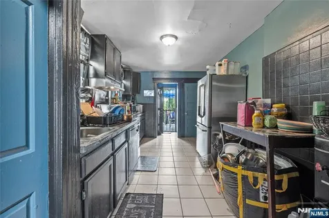 42 Mead Street Newark NJ 07106