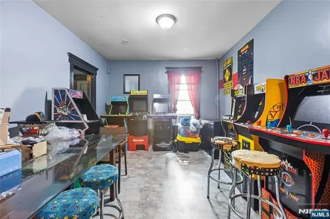 42 Mead Street Newark NJ 07106
