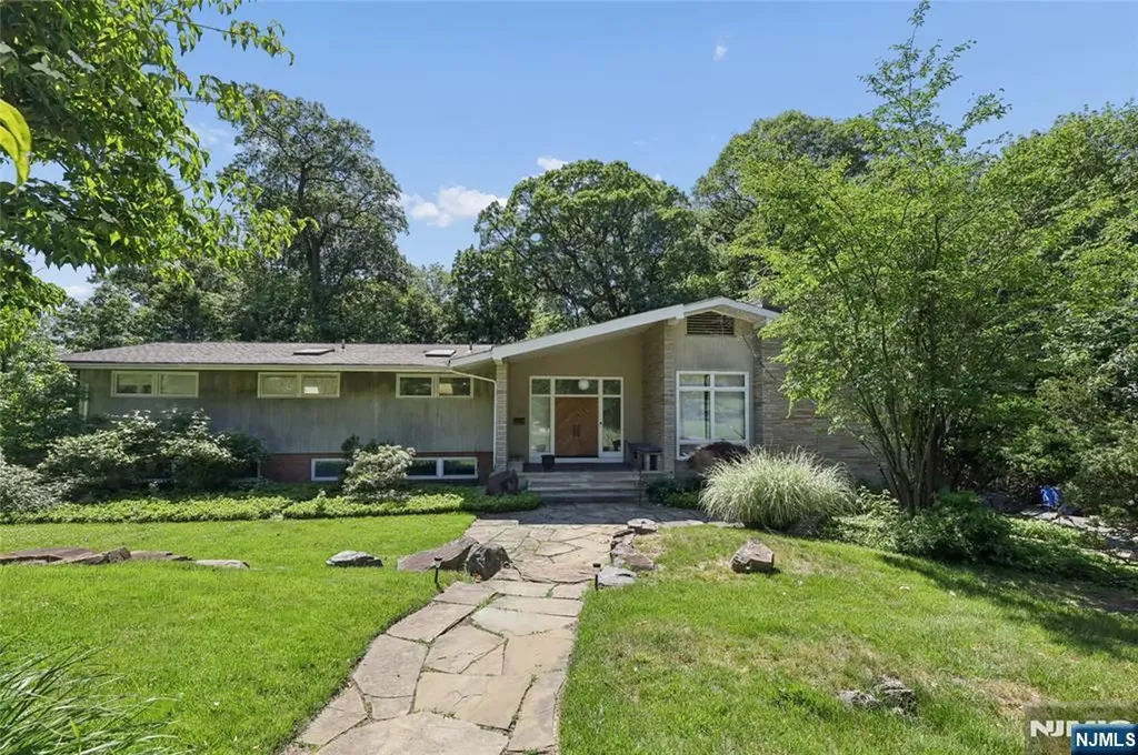 192 Stonehurst Drive Tenafly NJ 07670
