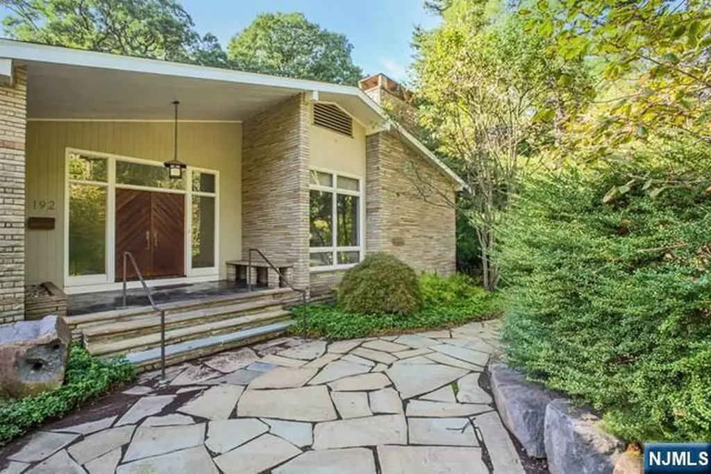192 Stonehurst Drive Tenafly NJ 07670