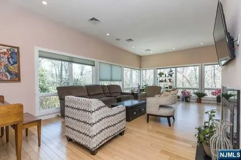 192 Stonehurst Drive Tenafly NJ 07670
