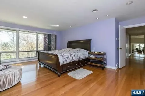 192 Stonehurst Drive Tenafly NJ 07670