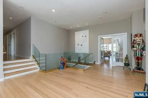 192 Stonehurst Drive Tenafly NJ 07670