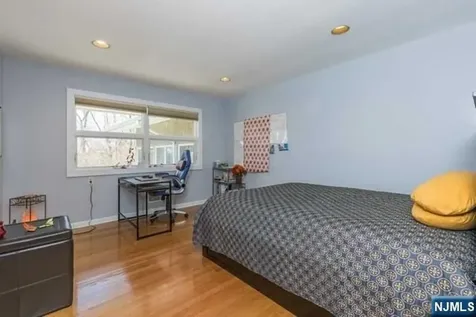 192 Stonehurst Drive Tenafly NJ 07670