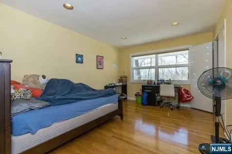 192 Stonehurst Drive Tenafly NJ 07670