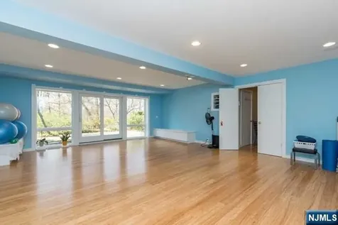 192 Stonehurst Drive Tenafly NJ 07670