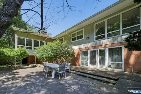 192 Stonehurst Drive Tenafly NJ 07670