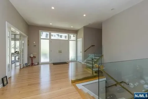 192 Stonehurst Drive Tenafly NJ 07670
