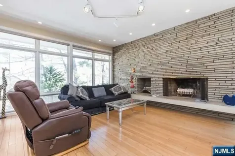 192 Stonehurst Drive Tenafly NJ 07670