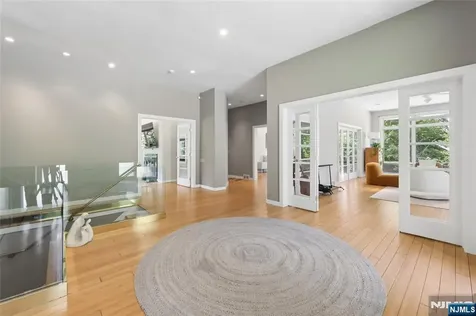 192 Stonehurst Drive Tenafly NJ 07670