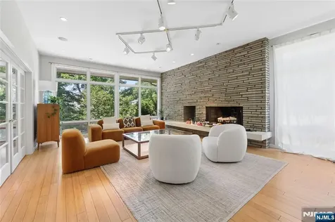 192 Stonehurst Drive Tenafly NJ 07670