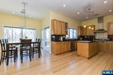 192 Stonehurst Drive Tenafly NJ 07670