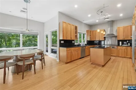 192 Stonehurst Drive Tenafly NJ 07670