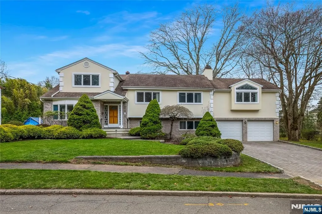 31 Collins Avenue Closter NJ 07624