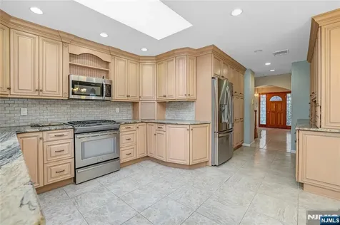 31 Collins Avenue Closter NJ 07624