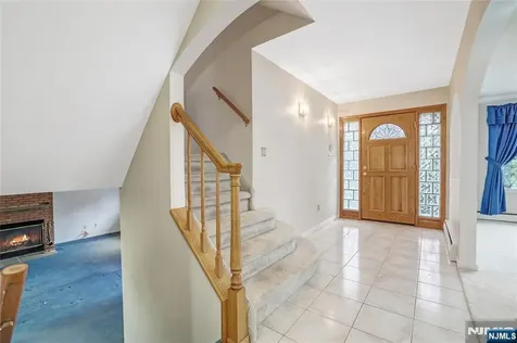 31 Collins Avenue Closter NJ 07624