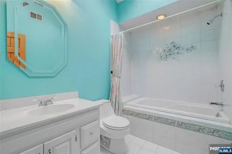 31 Collins Avenue Closter NJ 07624