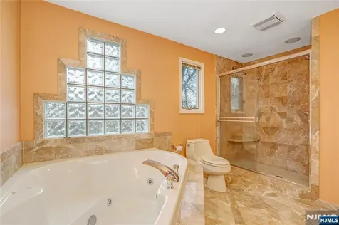 31 Collins Avenue Closter NJ 07624
