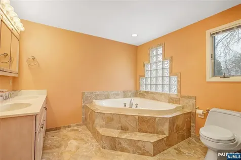 31 Collins Avenue Closter NJ 07624