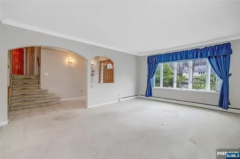31 Collins Avenue Closter NJ 07624