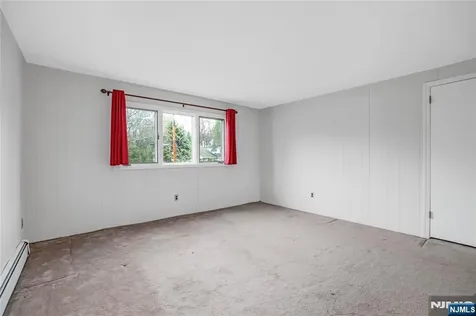 31 Collins Avenue Closter NJ 07624