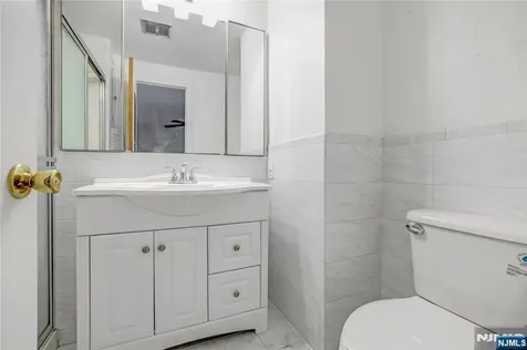 31 Collins Avenue Closter NJ 07624