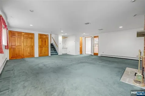 31 Collins Avenue Closter NJ 07624