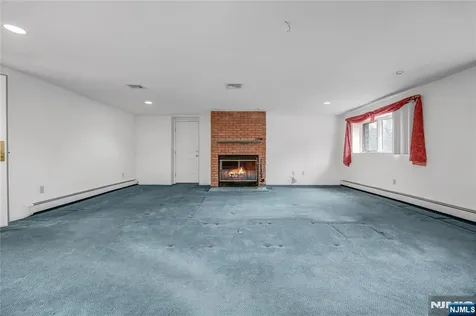 31 Collins Avenue Closter NJ 07624
